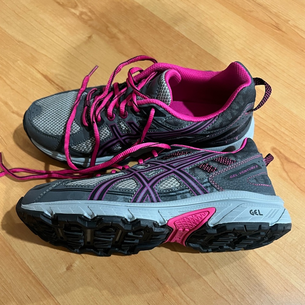 ASICS Women’s Shoes. Inside house only. Like brand new. Fits like 7.5.